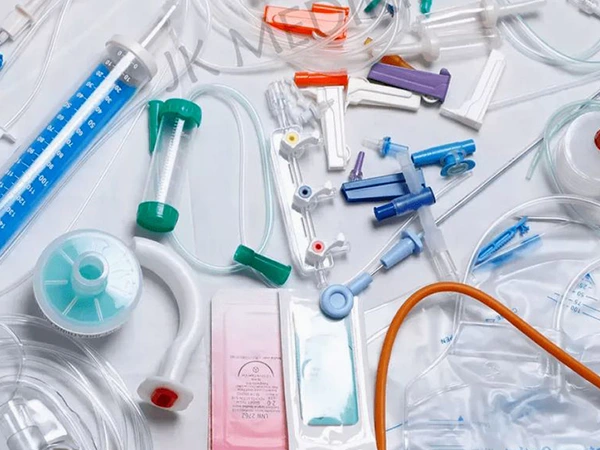 Welk plastic wordt gebruikt bij injectie?